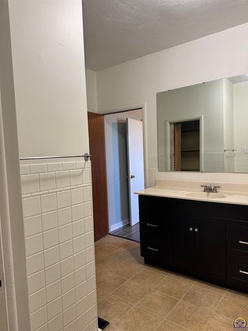 7530 NW US 24 HWY, Topeka, KS 66618