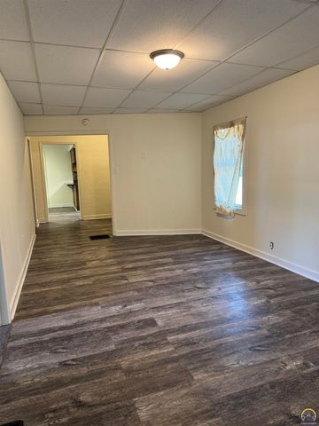 7530 NW US 24 HWY, Topeka, KS 66618