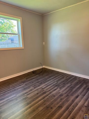 7530 NW US 24 HWY, Topeka, KS 66618