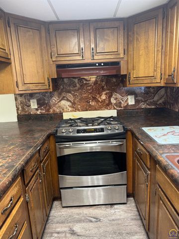 7530 NW US 24 HWY, Topeka, KS 66618