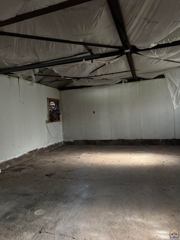 7530 NW US 24 HWY, Topeka, KS 66618