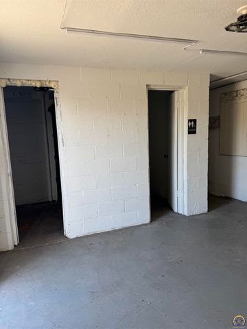 7530 NW US 24 HWY, Topeka, KS 66618