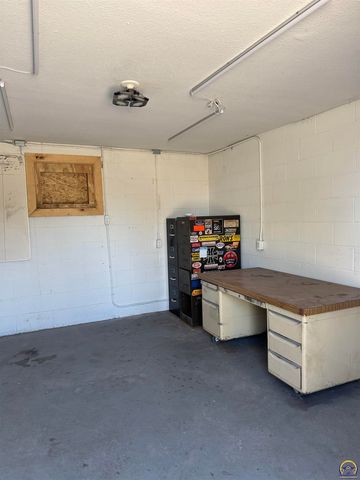 7530 NW US 24 HWY, Topeka, KS 66618