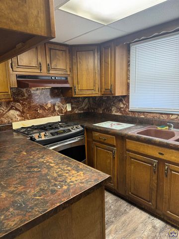 7530 NW US 24 HWY, Topeka, KS 66618