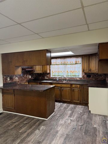 7530 NW US 24 HWY, Topeka, KS 66618