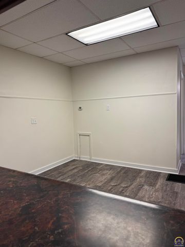7530 NW US 24 HWY, Topeka, KS 66618