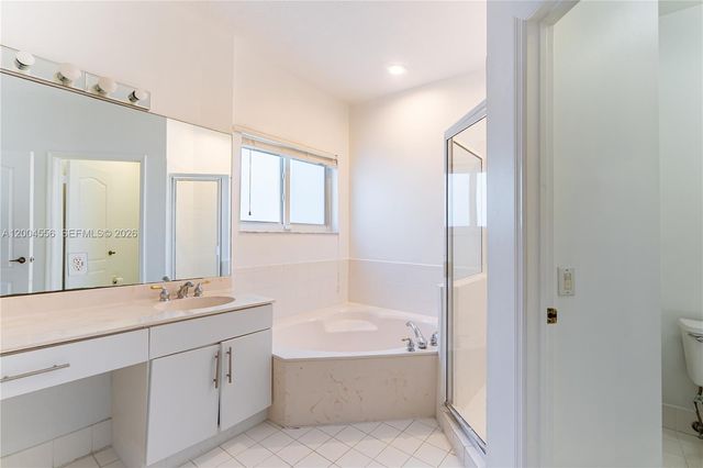 5869 NW 108th Pl, Doral, FL 33178