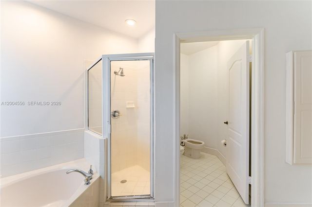 5869 NW 108th Pl, Doral, FL 33178