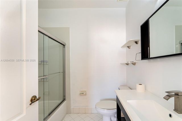 5869 NW 108th Pl, Doral, FL 33178