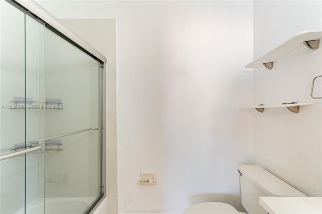 5869 NW 108th Pl, Doral, FL 33178