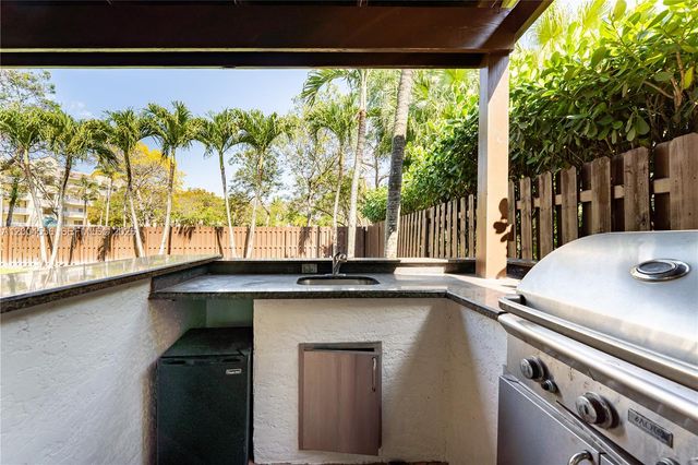 5869 NW 108th Pl, Doral, FL 33178