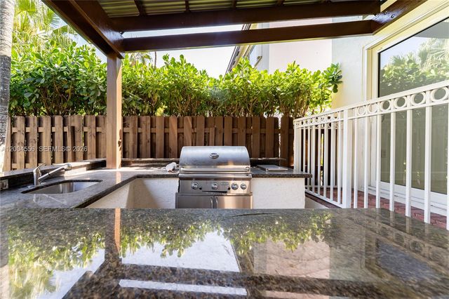 5869 NW 108th Pl, Doral, FL 33178