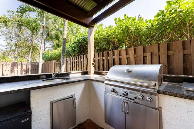 5869 NW 108th Pl, Doral, FL 33178