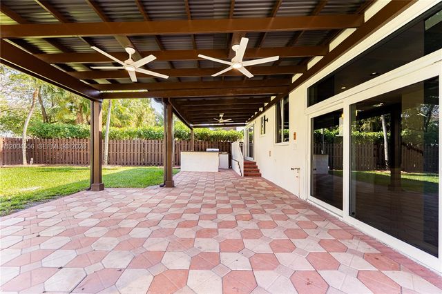 5869 NW 108th Pl, Doral, FL 33178