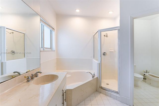 5869 NW 108th Pl, Doral, FL 33178