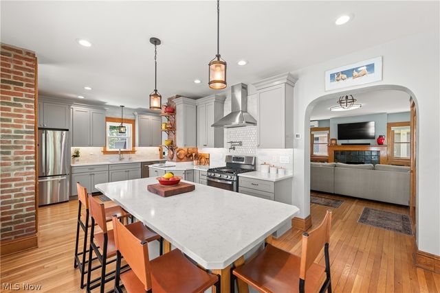 1503 Waterbury Road, Lakewood, OH 44107