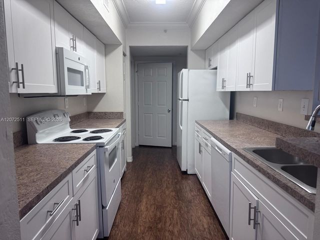 11600 SW 2nd Street 18108, Pembroke Pines, FL 33025
