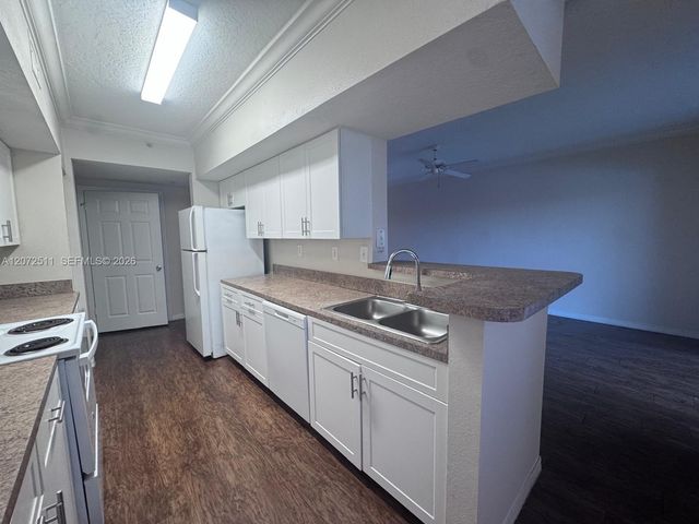 11600 SW 2nd Street 18108, Pembroke Pines, FL 33025