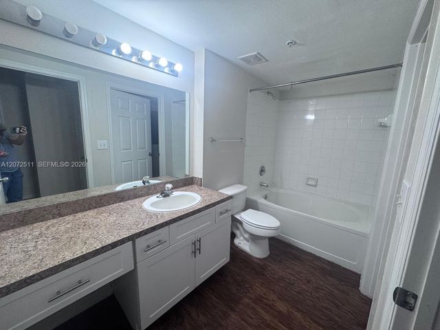 11600 SW 2nd Street 18108, Pembroke Pines, FL 33025