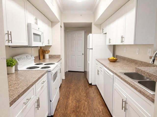 11600 SW 2nd Street 18108, Pembroke Pines, FL 33025