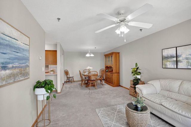 4305 Autumn Ridge Rd Unit 204, Cedar Falls, IA 50613