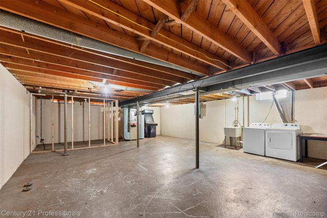 33329 Cheryl Street, Clinton Charter Township, MI 48035