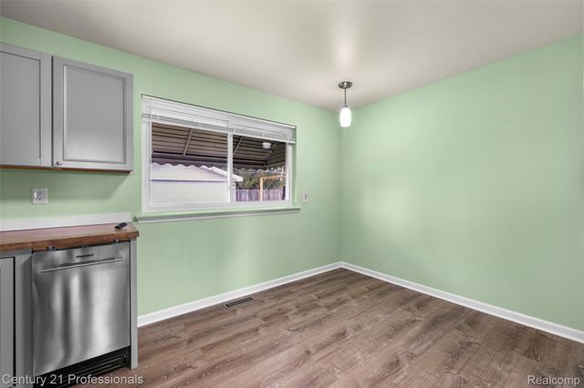 33329 Cheryl Street, Clinton Charter Township, MI 48035