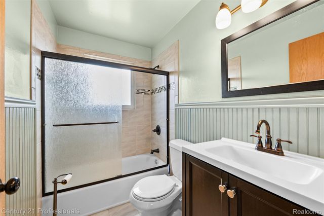 33329 Cheryl Street, Clinton Charter Township, MI 48035