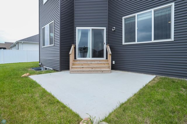 1326 Commander Drive W, West Fargo, ND 58078