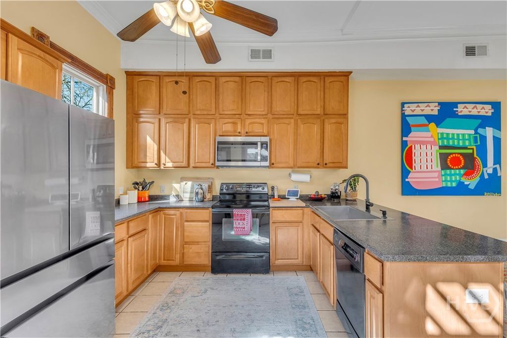 Image 16 of property listing at 213 W Duffy Street, Savannah, GA 31401