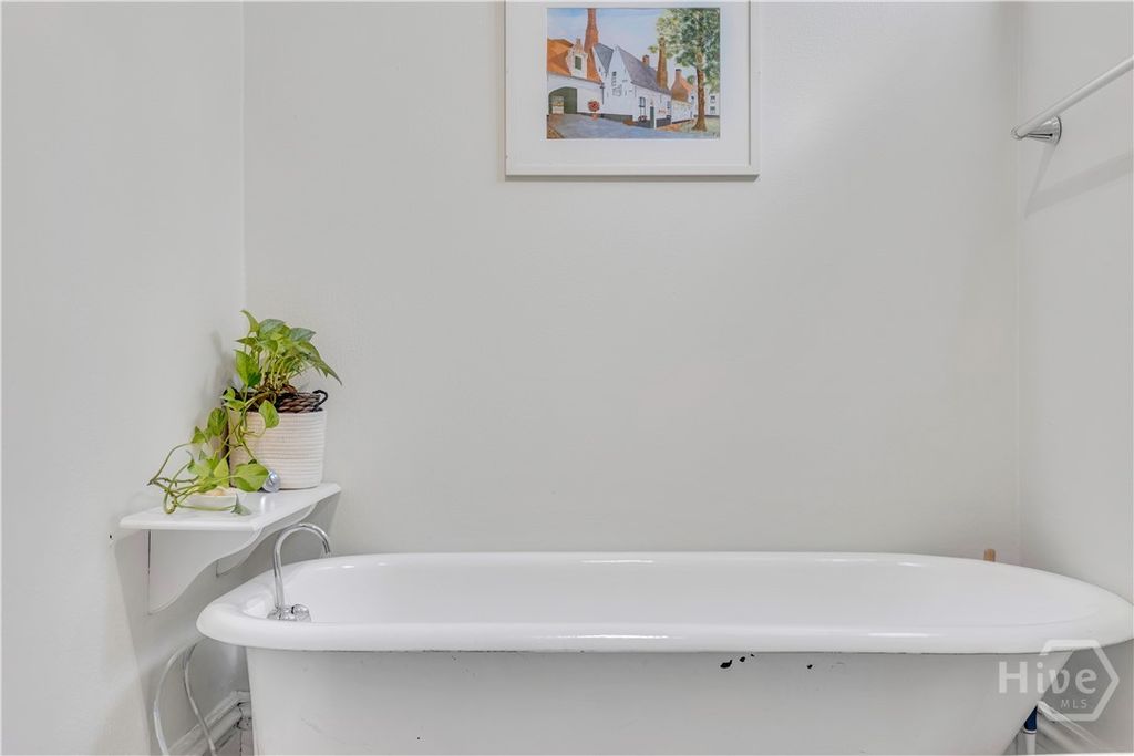 Image 20 of property listing at 213 W Duffy Street, Savannah, GA 31401