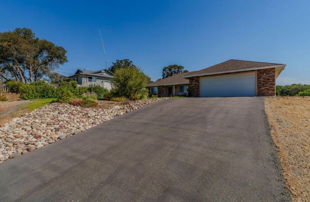 5825 Rippon Rd., Valley Springs, CA 95252