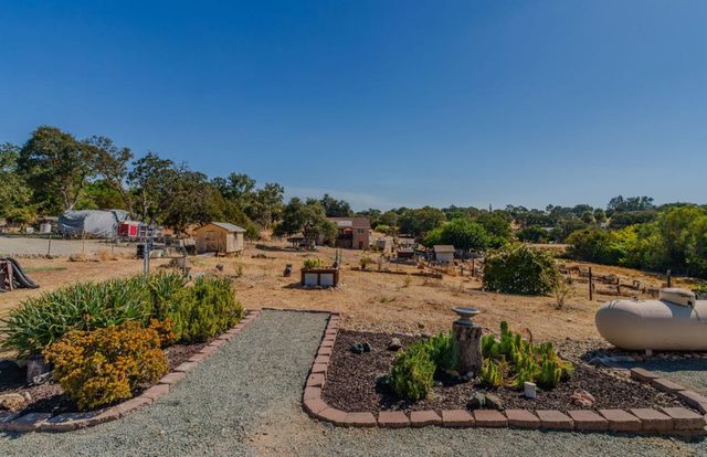 5825 Rippon Rd., Valley Springs, CA 95252