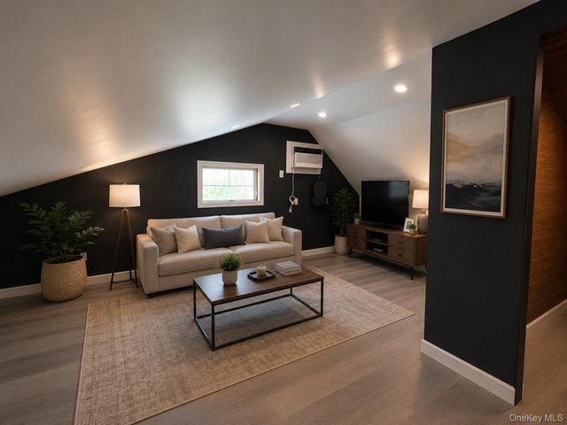 20 Daisy Lane, Levittown, NY 11756