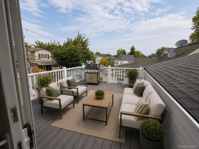 20 Daisy Lane, Levittown, NY 11756