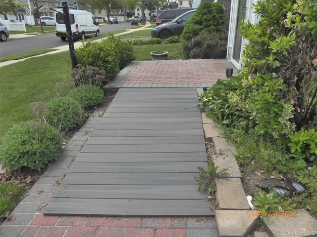20 Daisy Lane, Levittown, NY 11756