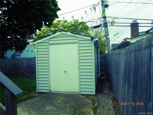 20 Daisy Lane, Levittown, NY 11756
