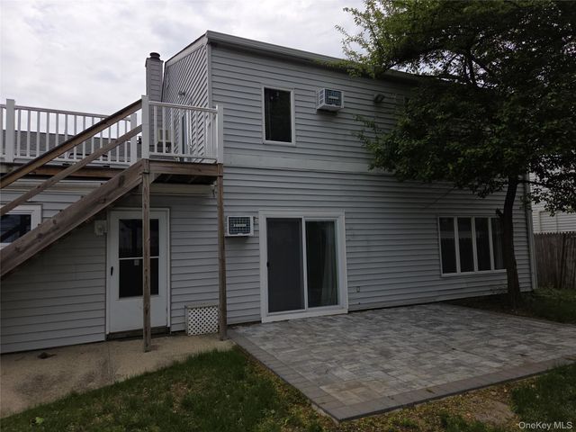 20 Daisy Lane, Levittown, NY 11756