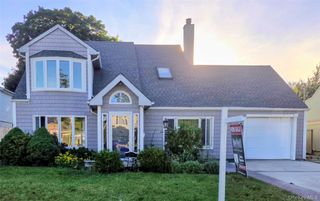 20 Daisy Lane, Levittown, NY 11756