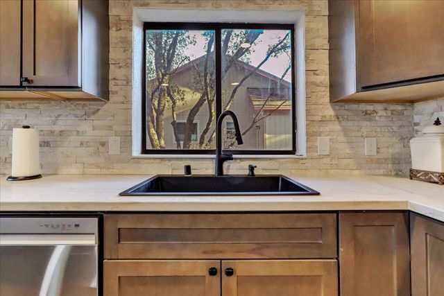 11660 Bluebird Ct, Auburn, CA 95602