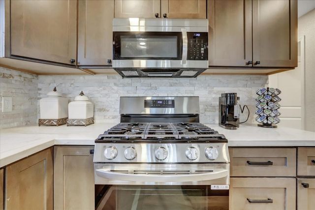 11660 Bluebird Ct, Auburn, CA 95602