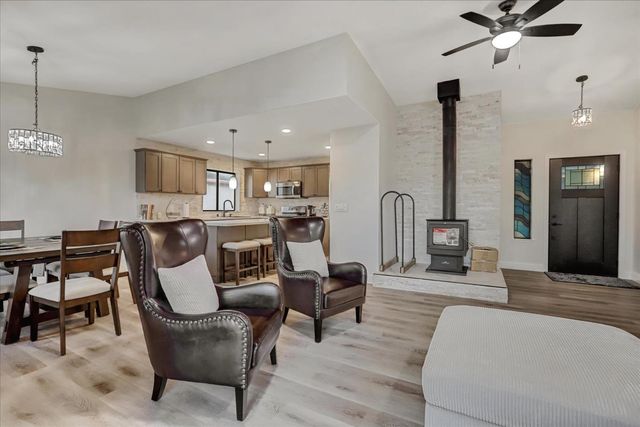 11660 Bluebird Ct, Auburn, CA 95602