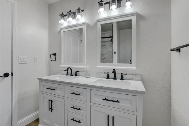 11660 Bluebird Ct, Auburn, CA 95602