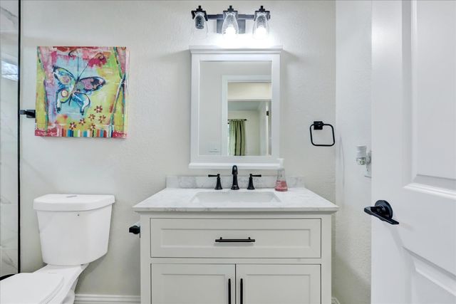 11660 Bluebird Ct, Auburn, CA 95602