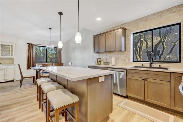 11660 Bluebird Ct, Auburn, CA 95602