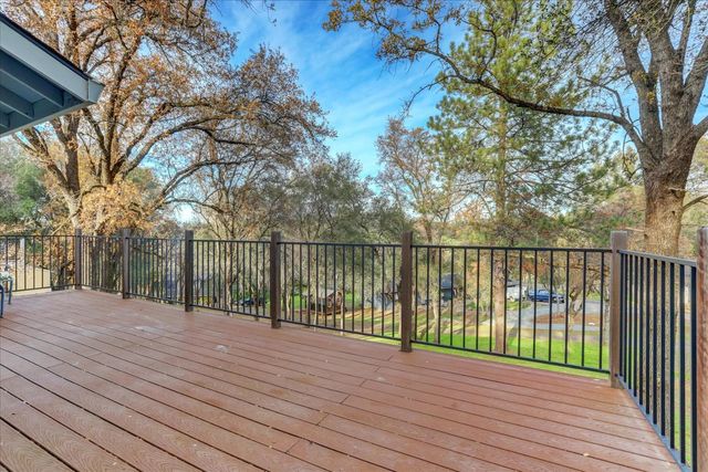 11660 Bluebird Ct, Auburn, CA 95602