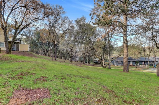 11660 Bluebird Ct, Auburn, CA 95602