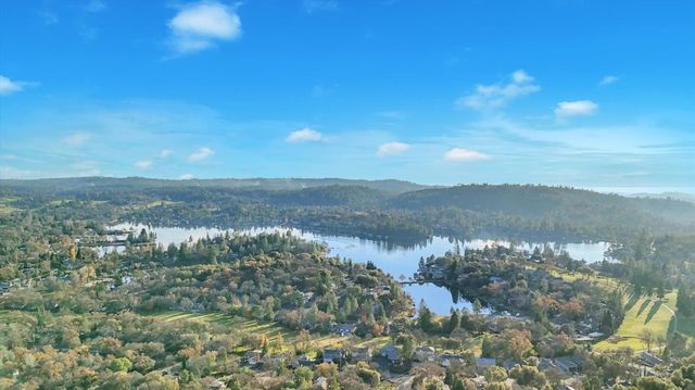 11660 Bluebird Ct, Auburn, CA 95602