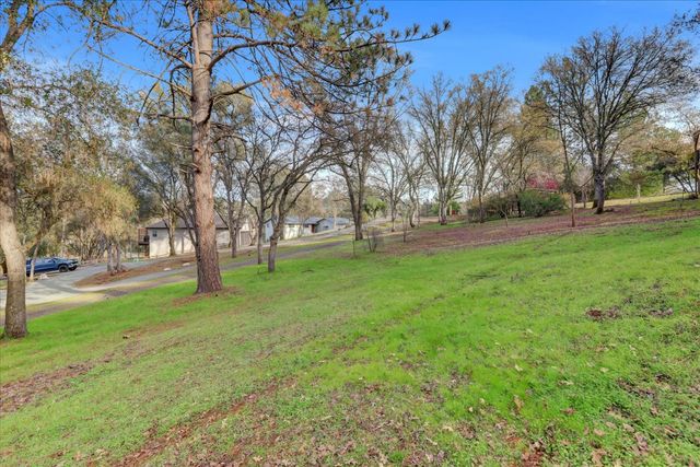 11660 Bluebird Ct, Auburn, CA 95602