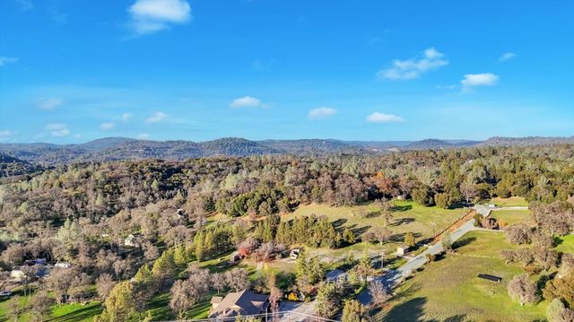 11660 Bluebird Ct, Auburn, CA 95602